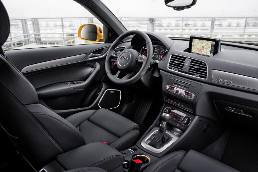 Интерьер Audi Q3 2.0 TDI Quattro (8U) 2015 года  (WW) (фото 4 из 30)